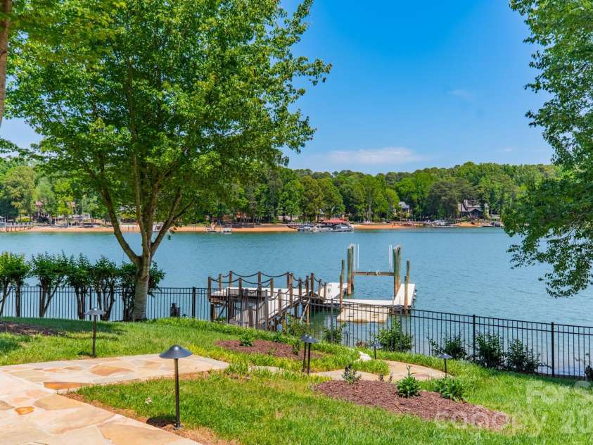 106 Hadley Harbor Court, Mooresville, NC 28117.  MLS# CAR4376034, YatesRealty ID 19420. 