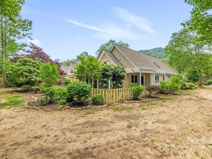 50 Beekeeper Trail, Swannanoa, NC 28778.  MLS# CAR4268124, YatesRealty ID 19420. 