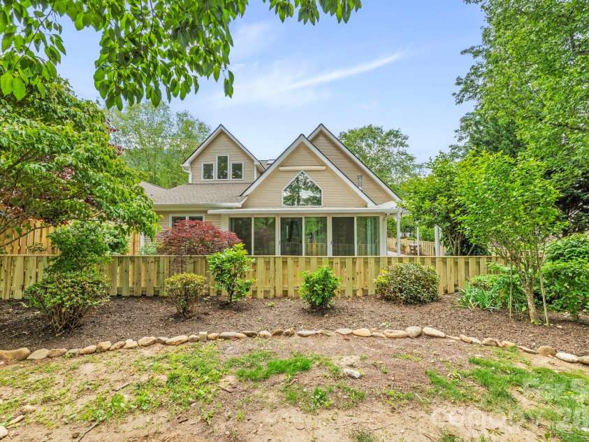 50 Beekeeper Trail, Swannanoa, NC 28778.  MLS# CAR4333186, YatesRealty ID 19420. 