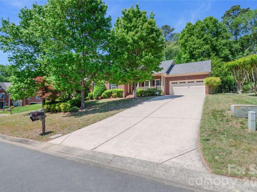 10713 Ridge Acres Road, Charlotte, NC 28214.  MLS# CAR4360021, YatesRealty ID 19421. 
