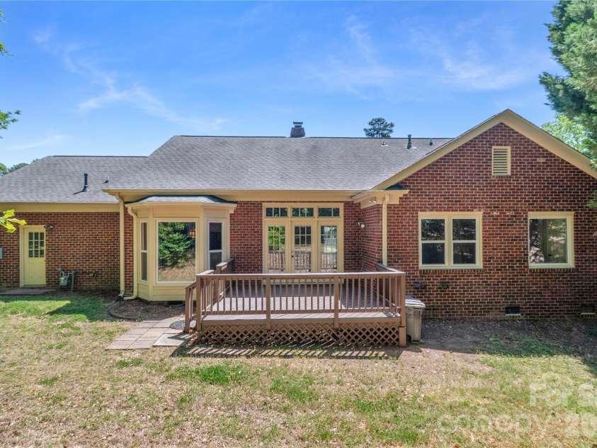 10713 Ridge Acres Road, Charlotte, NC 28214.  MLS# CAR4360021, YatesRealty ID 19421. 