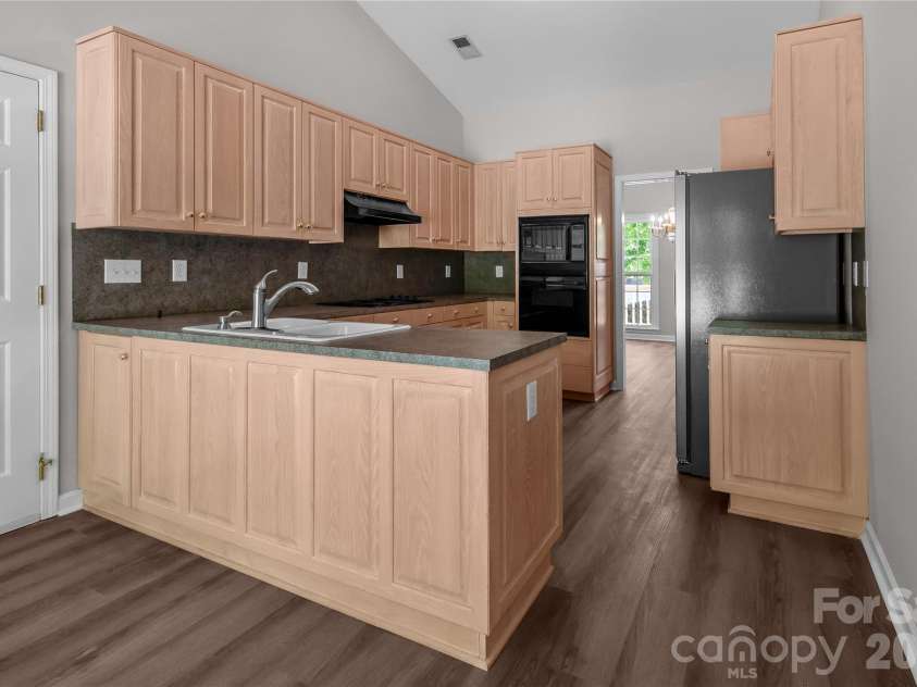 10713 Ridge Acres Road, Charlotte, NC 28214.  MLS# CAR4360021, YatesRealty ID 19421. 