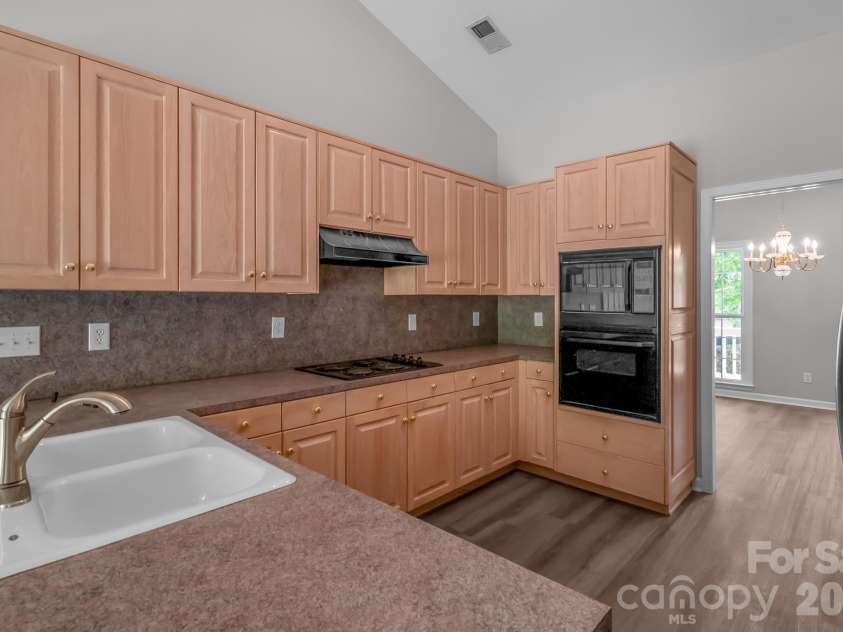 10713 Ridge Acres Road, Charlotte, NC 28214.  MLS# CAR4360021, YatesRealty ID 19421. 