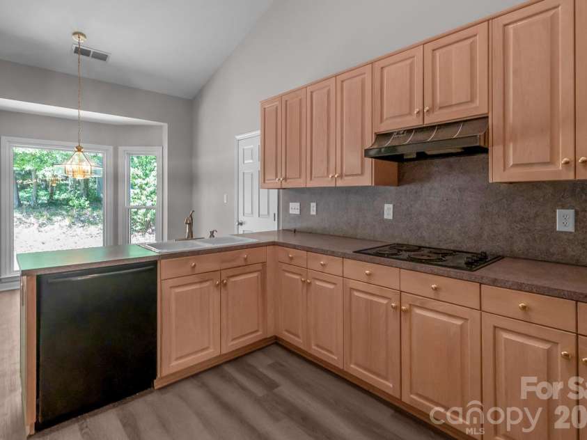 10713 Ridge Acres Road, Charlotte, NC 28214.  MLS# CAR4360021, YatesRealty ID 19421. 