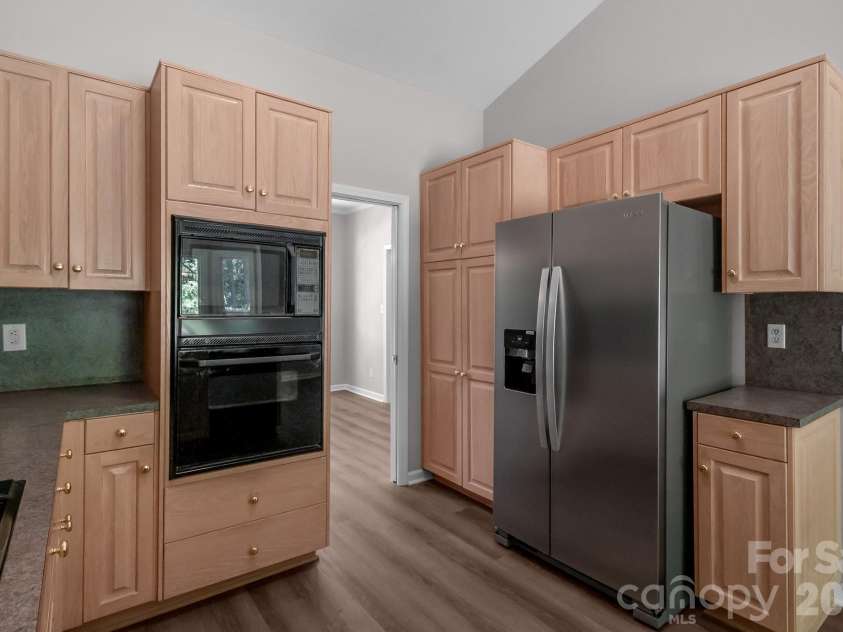 10713 Ridge Acres Road, Charlotte, NC 28214.  MLS# CAR4360021, YatesRealty ID 19421. 