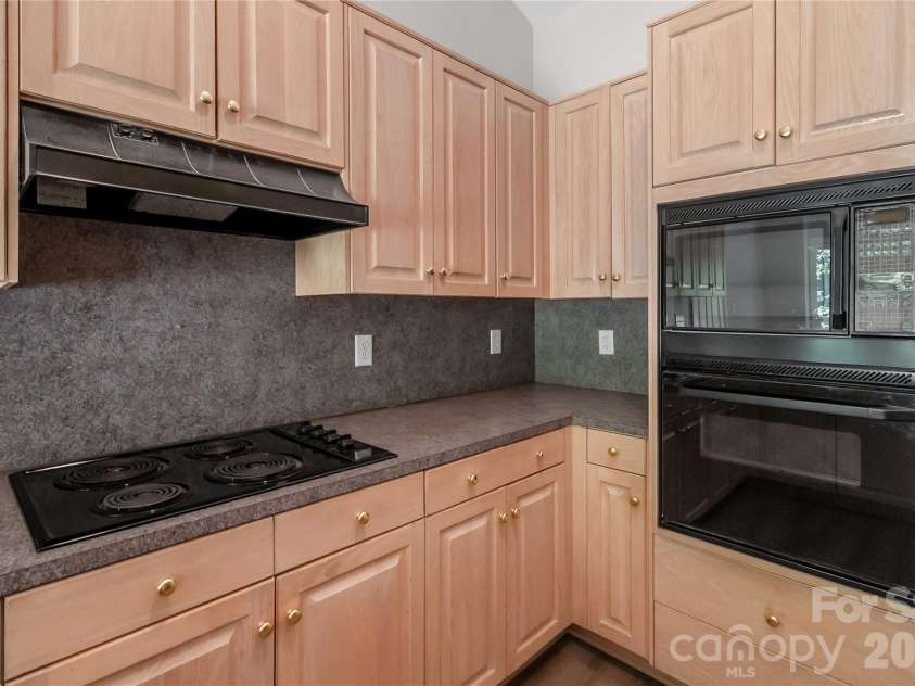 10713 Ridge Acres Road, Charlotte, NC 28214.  MLS# CAR4360021, YatesRealty ID 19421. 