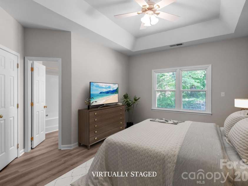 10713 Ridge Acres Road, Charlotte, NC 28214.  MLS# CAR4360021, YatesRealty ID 19421. 