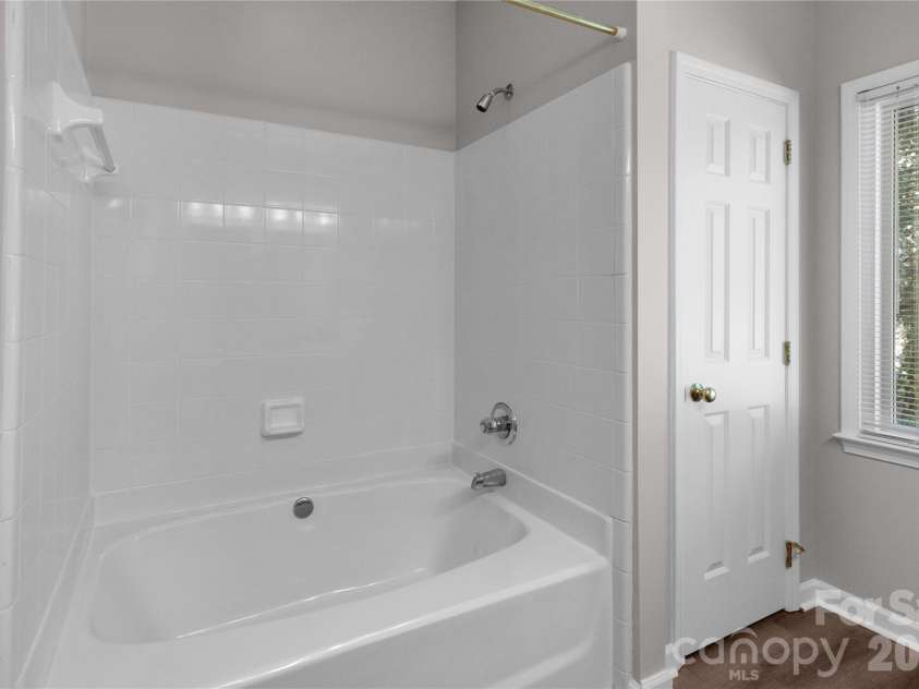 10713 Ridge Acres Road, Charlotte, NC 28214.  MLS# CAR4360021, YatesRealty ID 19421. 