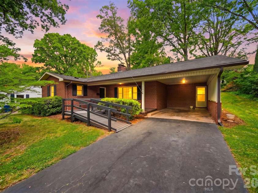 105 Ann Street, Morganton, NC 28655.  MLS# CAR4371438, YatesRealty ID 19422. 