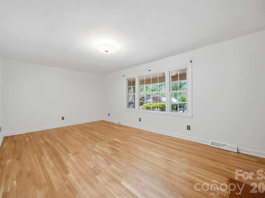 105 Ann Street, Morganton, NC 28655.  MLS# CAR4371438, YatesRealty ID 19422. 