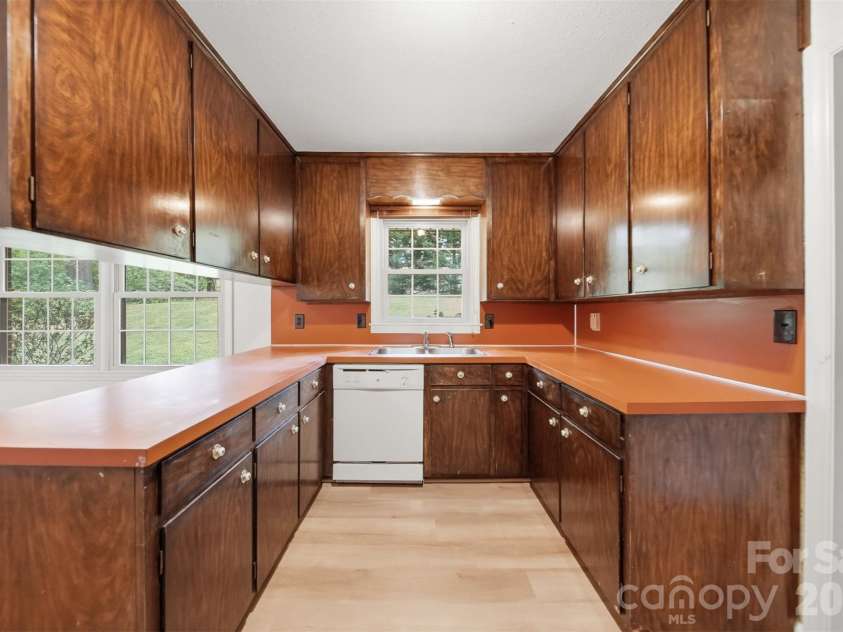 105 Ann Street, Morganton, NC 28655.  MLS# CAR4371438, YatesRealty ID 19422. 