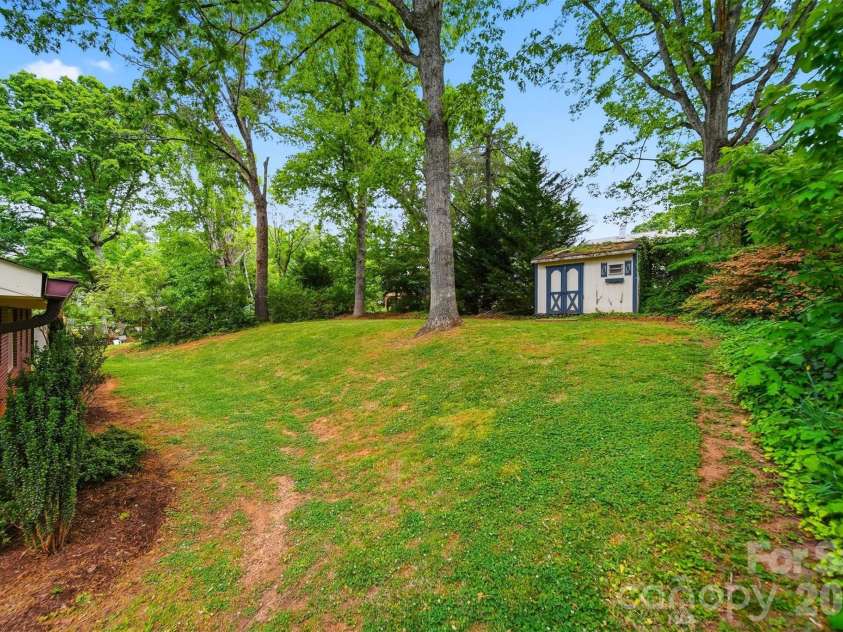 105 Ann Street, Morganton, NC 28655.  MLS# CAR4371438, YatesRealty ID 19422. 