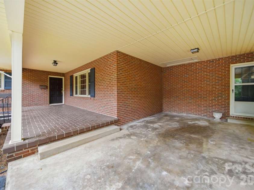 105 Ann Street, Morganton, NC 28655.  MLS# CAR4371438, YatesRealty ID 19422. 