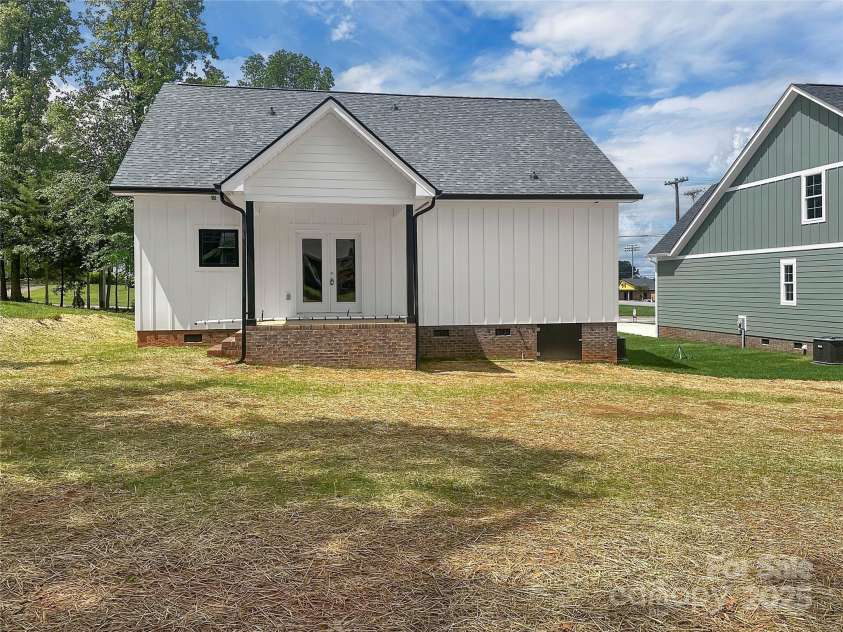 420 Fulton Drive, Kings Mountain, NC 28086.  MLS# CAR4251242, YatesRealty ID 19425. 