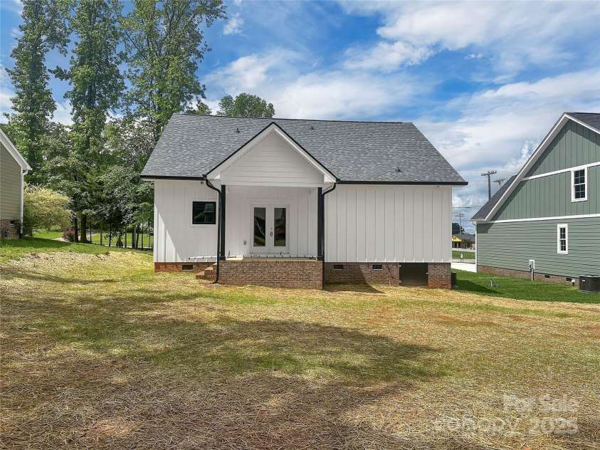 420 Fulton Drive, Kings Mountain, NC 28086.  MLS# CAR4251242, YatesRealty ID 19425. 