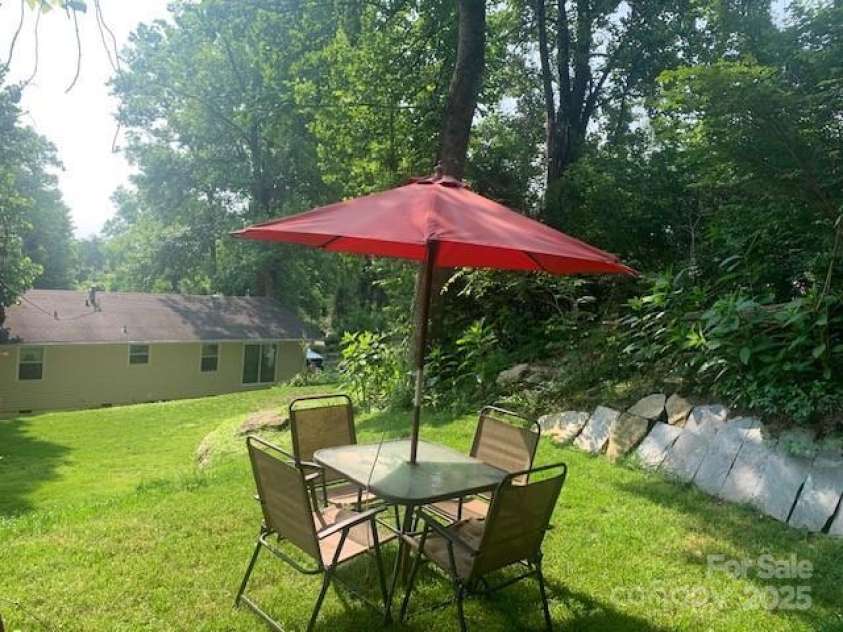 107 ROBLEIGH Drive, Hendersonville, NC 28739.  MLS# CAR4266575, YatesRealty ID 19426. 2ND TERRACE, UPPER: VIEWS, PRIVATE WOODS