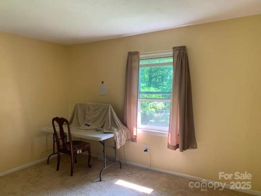 107 ROBLEIGH Drive, Hendersonville, NC 28739.  MLS# CAR4266575, YatesRealty ID 19426. ANOTHER ROOM ALSO FOR DEN, ETC.