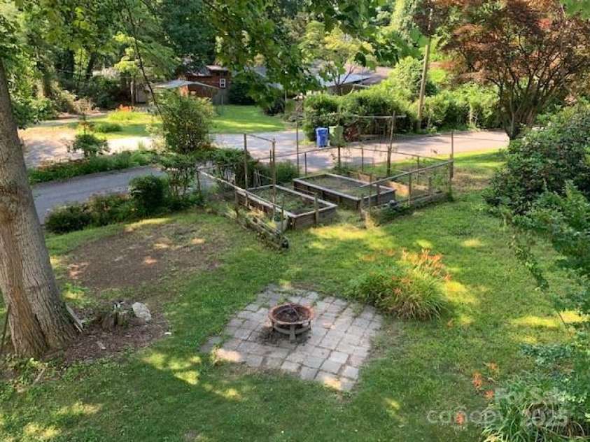 107 ROBLEIGH Drive, Hendersonville, NC 28739.  MLS# CAR4266575, YatesRealty ID 19426. IT'S NOT ALL WORK, SIT ENJOY THE RIDE