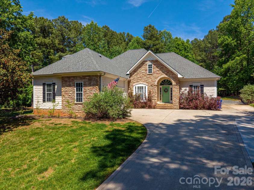 122 Maple View Drive, Troutman, NC 28166.  MLS# CAR4378569, YatesRealty ID 19426. 