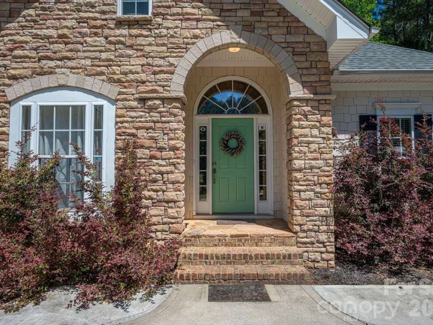 122 Maple View Drive, Troutman, NC 28166.  MLS# CAR4378569, YatesRealty ID 19426. 