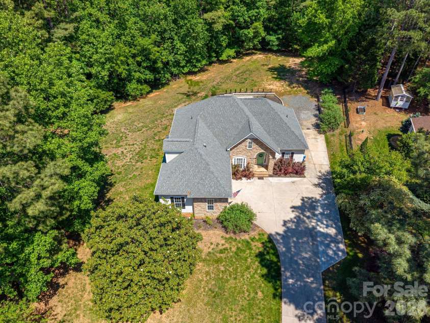 122 Maple View Drive, Troutman, NC 28166.  MLS# CAR4378569, YatesRealty ID 19426. 
