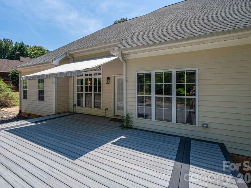 122 Maple View Drive, Troutman, NC 28166.  MLS# CAR4378569, YatesRealty ID 19426. 