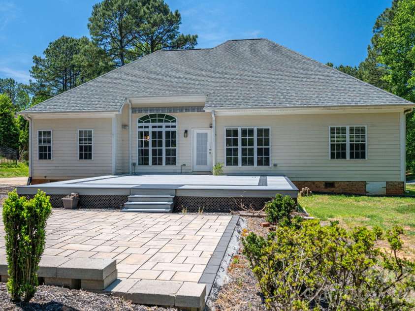 122 Maple View Drive, Troutman, NC 28166.  MLS# CAR4378569, YatesRealty ID 19426. 