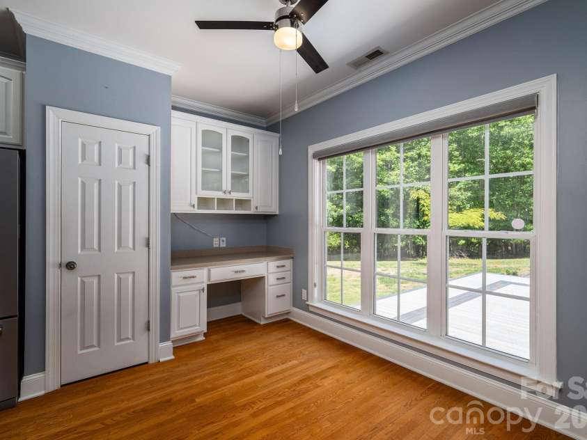 122 Maple View Drive, Troutman, NC 28166.  MLS# CAR4378569, YatesRealty ID 19426. Breakfast nook