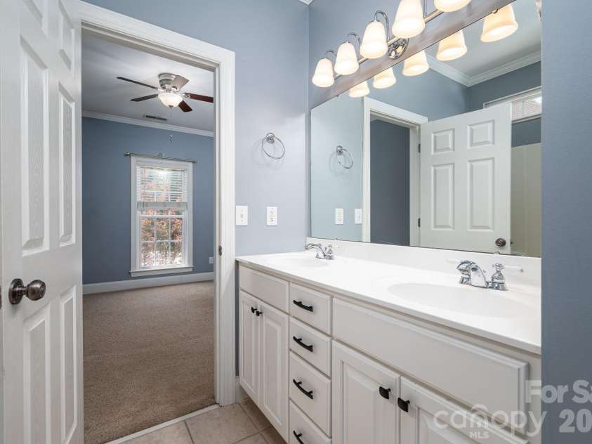 122 Maple View Drive, Troutman, NC 28166.  MLS# CAR4378569, YatesRealty ID 19426. Jack and Jill bathroom