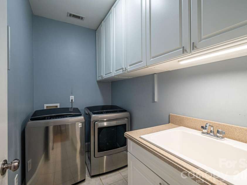122 Maple View Drive, Troutman, NC 28166.  MLS# CAR4378569, YatesRealty ID 19426. Laundry room