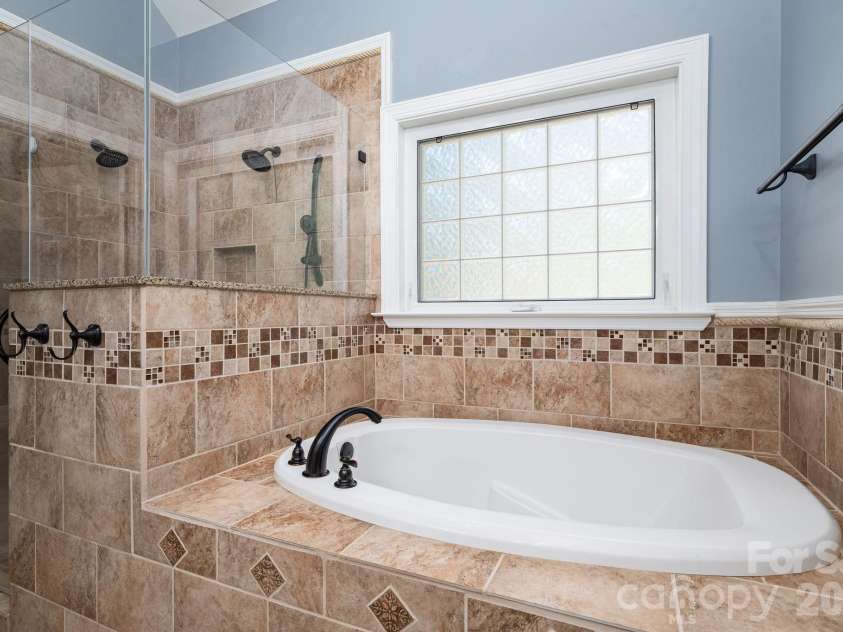 122 Maple View Drive, Troutman, NC 28166.  MLS# CAR4378569, YatesRealty ID 19426. Primary bathroom
