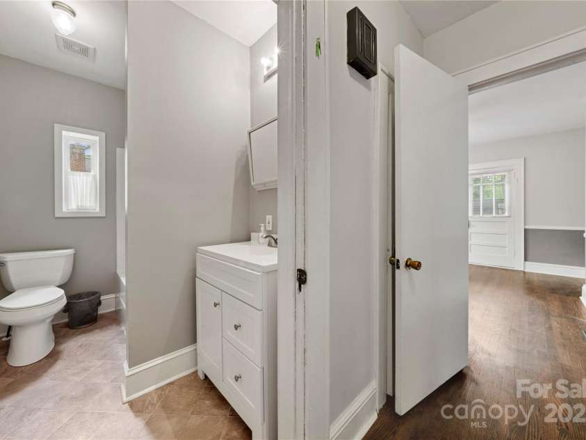725 Graham Street, Shelby, NC 28150.  MLS# CAR4263455, YatesRealty ID 19428. Bathroom