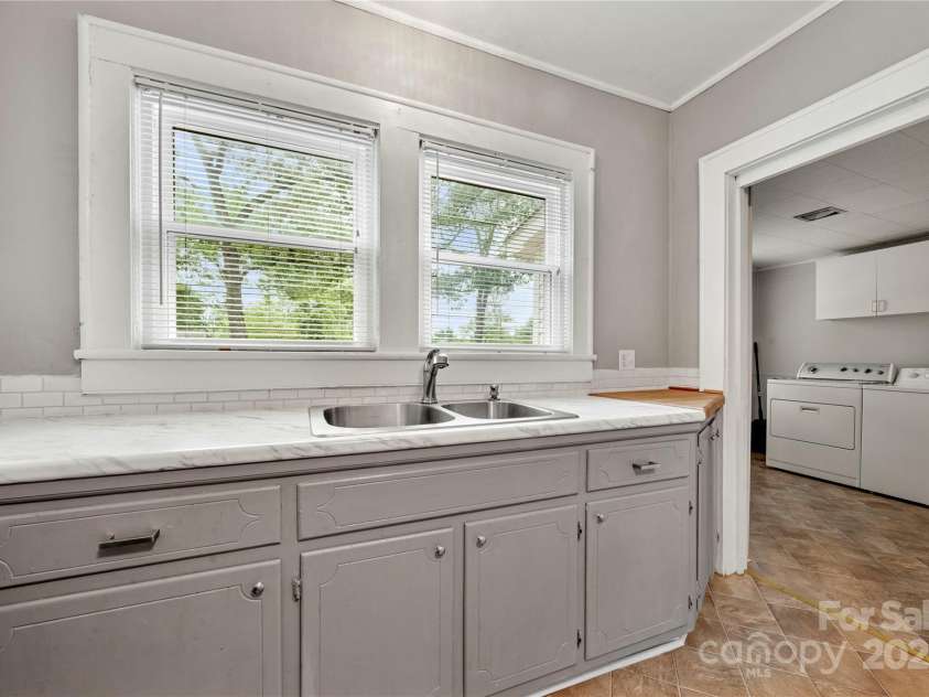 725 Graham Street, Shelby, NC 28150.  MLS# CAR4263455, YatesRealty ID 19428. Kitchen