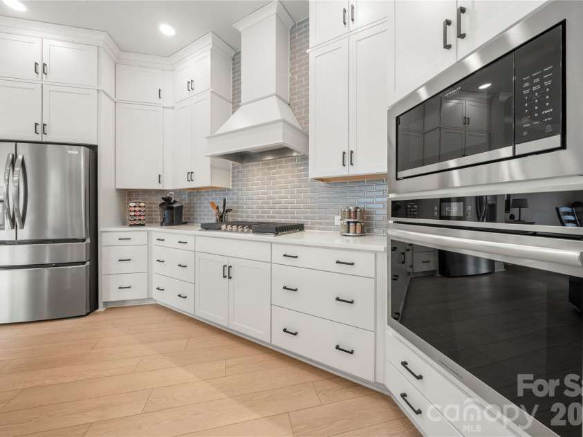 9021 Charles Francis Lane, Cornelius, NC 28031.  MLS# CAR4377901, YatesRealty ID 19428. 
