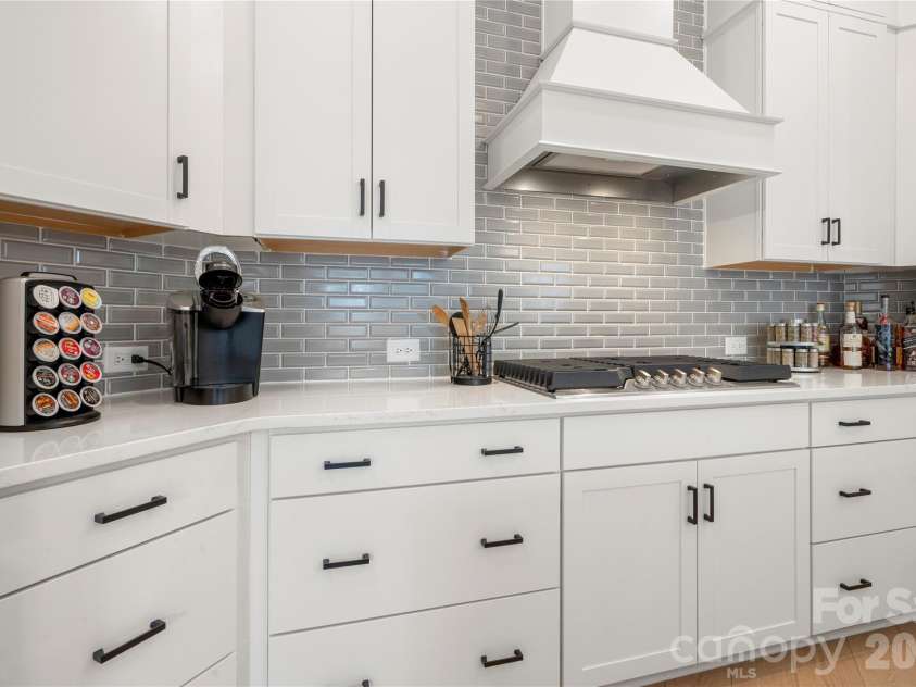 9021 Charles Francis Lane, Cornelius, NC 28031.  MLS# CAR4377901, YatesRealty ID 19428. 