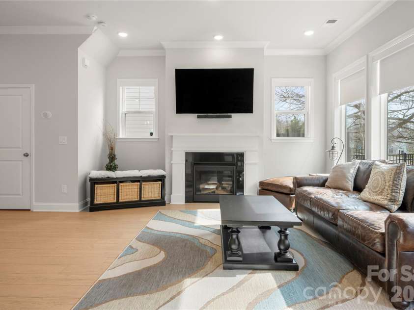 9021 Charles Francis Lane, Cornelius, NC 28031.  MLS# CAR4377901, YatesRealty ID 19428. 