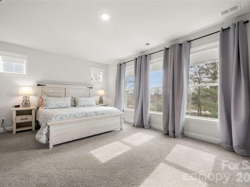 9021 Charles Francis Lane, Cornelius, NC 28031.  MLS# CAR4377901, YatesRealty ID 19428. 