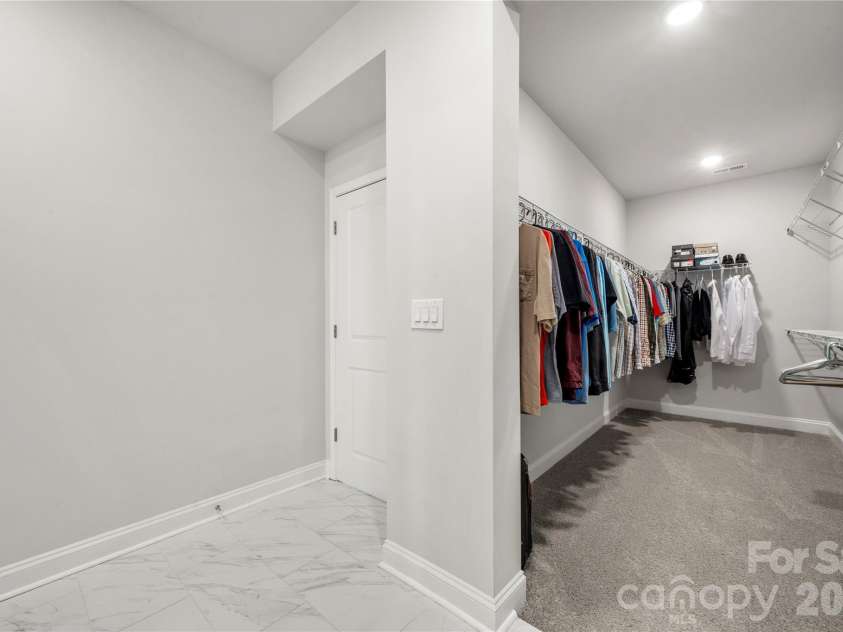 9021 Charles Francis Lane, Cornelius, NC 28031.  MLS# CAR4377901, YatesRealty ID 19428. 