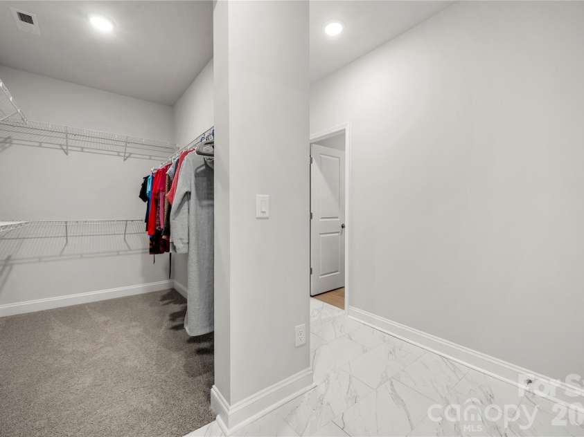 9021 Charles Francis Lane, Cornelius, NC 28031.  MLS# CAR4377901, YatesRealty ID 19428. 