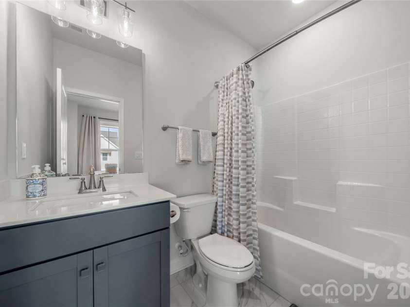 9021 Charles Francis Lane, Cornelius, NC 28031.  MLS# CAR4377901, YatesRealty ID 19428. 