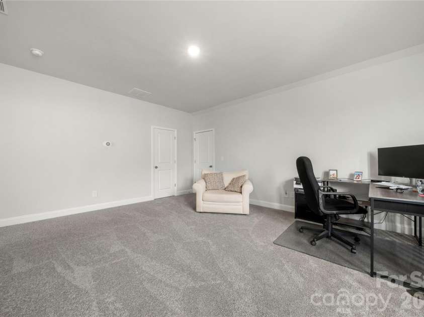 9021 Charles Francis Lane, Cornelius, NC 28031.  MLS# CAR4377901, YatesRealty ID 19428. 