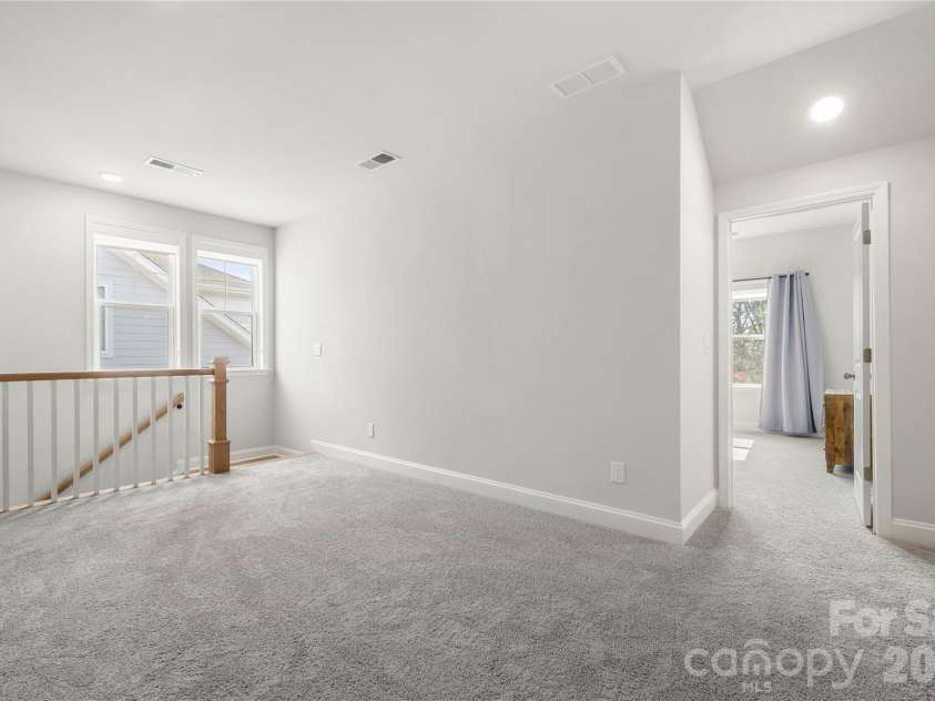 9021 Charles Francis Lane, Cornelius, NC 28031.  MLS# CAR4377901, YatesRealty ID 19428. 