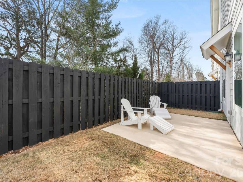 9021 Charles Francis Lane, Cornelius, NC 28031.  MLS# CAR4377901, YatesRealty ID 19428. 