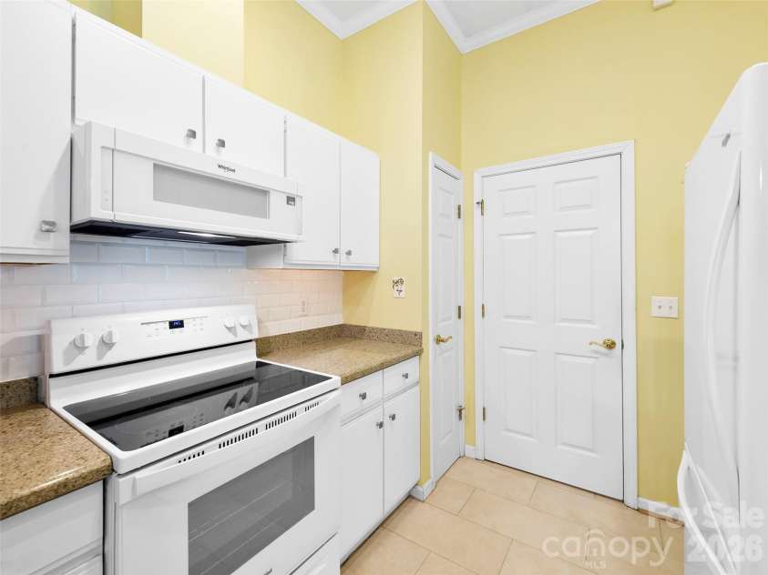 29 Tisha Lane, Hendersonville, NC 28739.  MLS# CAR4378450, YatesRealty ID 19429. Kitchen
