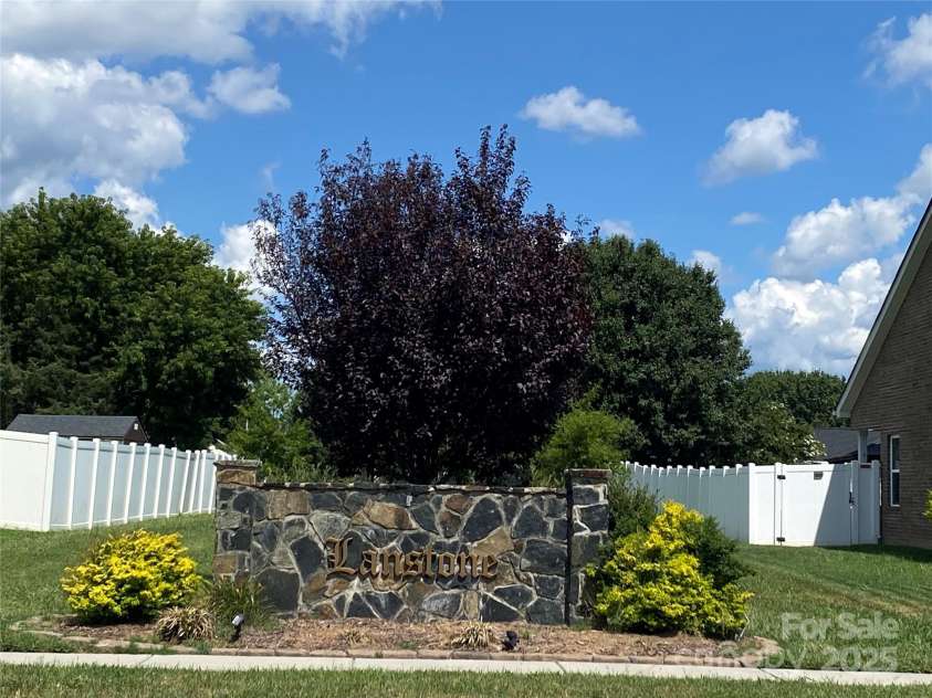 4562 Lanstone Court, Concord, NC 28027.  MLS# CAR4328877, YatesRealty ID 19431. Welcome to Lanstone! 