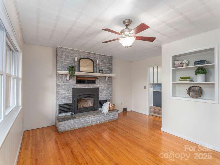 151 Ingram Loop, Clyde, NC 28721.  MLS# CAR4267269, YatesRealty ID 19432. 