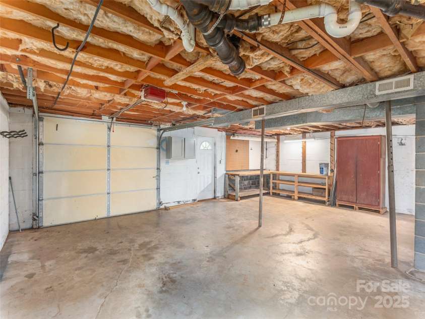 151 Ingram Loop, Clyde, NC 28721.  MLS# CAR4267269, YatesRealty ID 19432. 