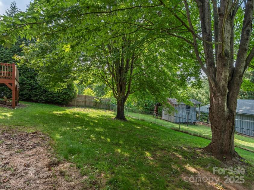 151 Ingram Loop, Clyde, NC 28721.  MLS# CAR4267269, YatesRealty ID 19432. 