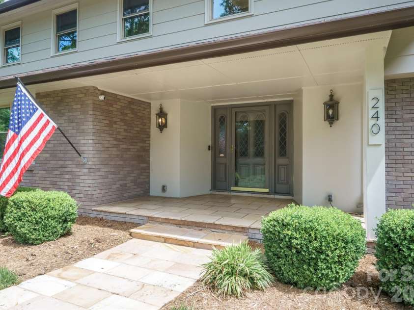 240 36th Avenue Circle, Hickory, NC 28601.  MLS# CAR4377946, YatesRealty ID 19432. 