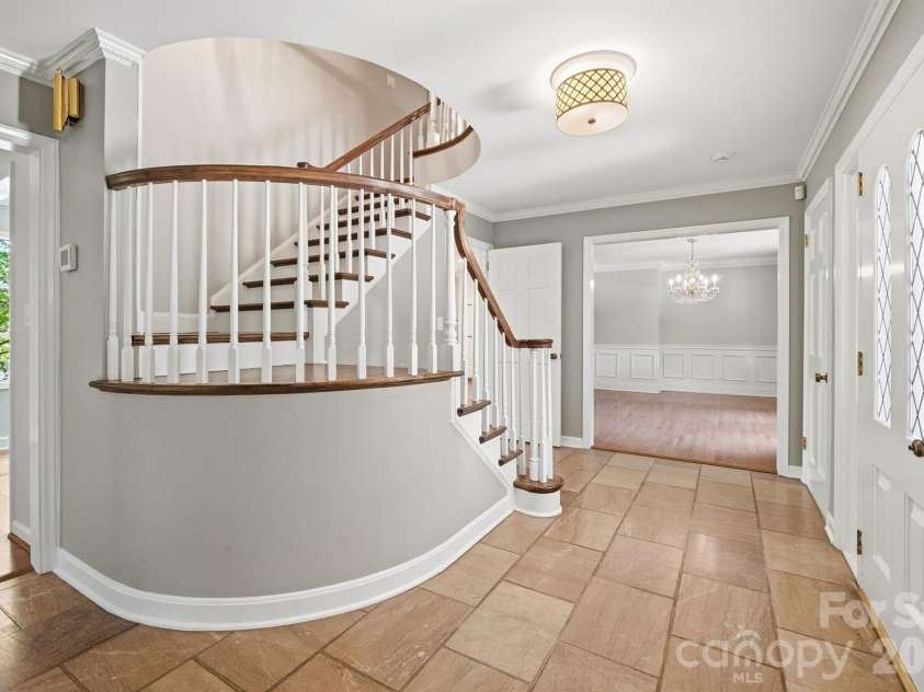 240 36th Avenue Circle, Hickory, NC 28601.  MLS# CAR4377946, YatesRealty ID 19432. 